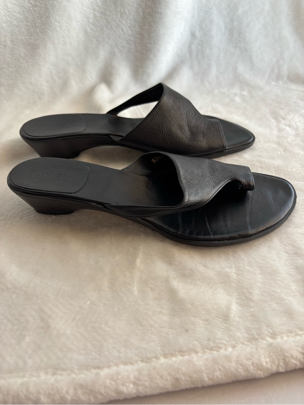 Vaneli Vintage Black Leather Open-Toe Kitten Heel Sandals Slides Size 8.5M